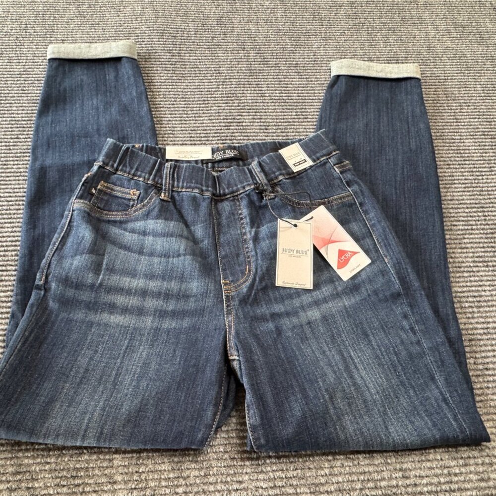 Judy Blue Jeans Women’s Size 3/26 Lauren Slim Fit Tapered Cuffed Stretch New